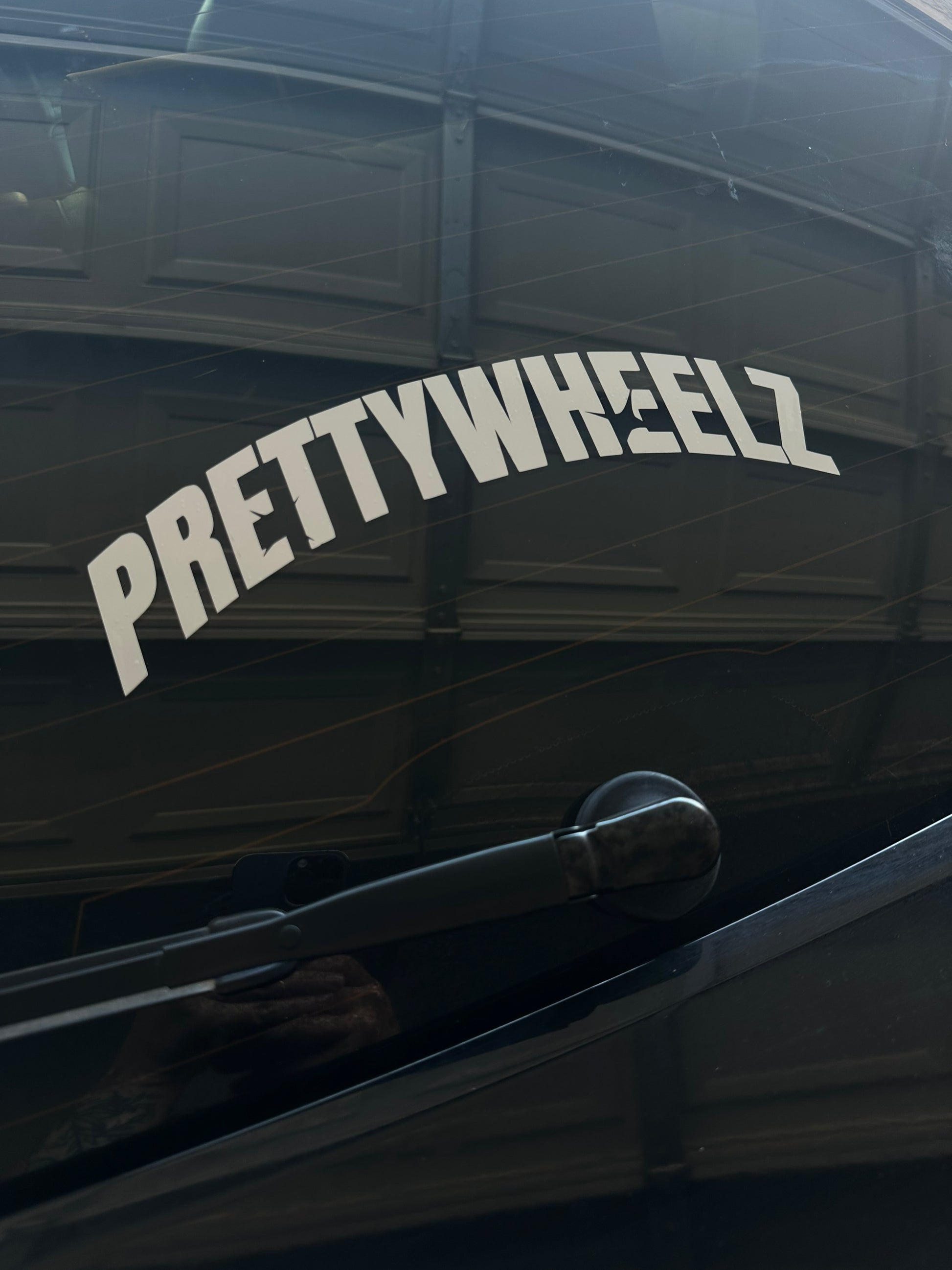 Pretty Wheelz "Curved" Logo Decal